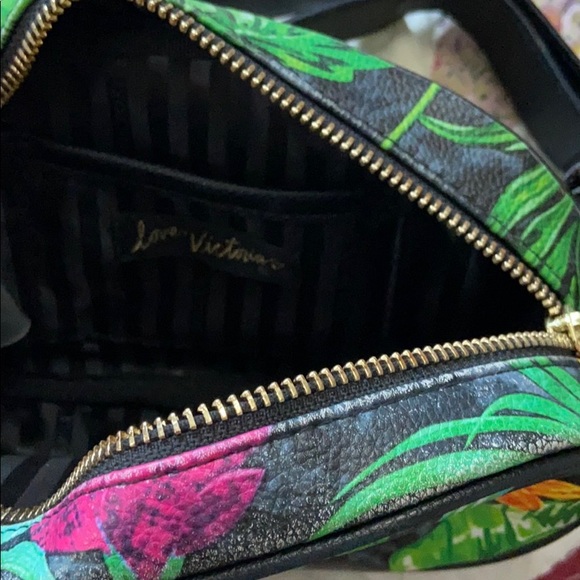 Tropical Victoria Secret Fanny pack - Picture 4 of 4